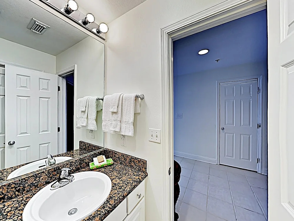 New Listing! Lighthouse W/ Gulfside Pools 2 Bedroom Condo
