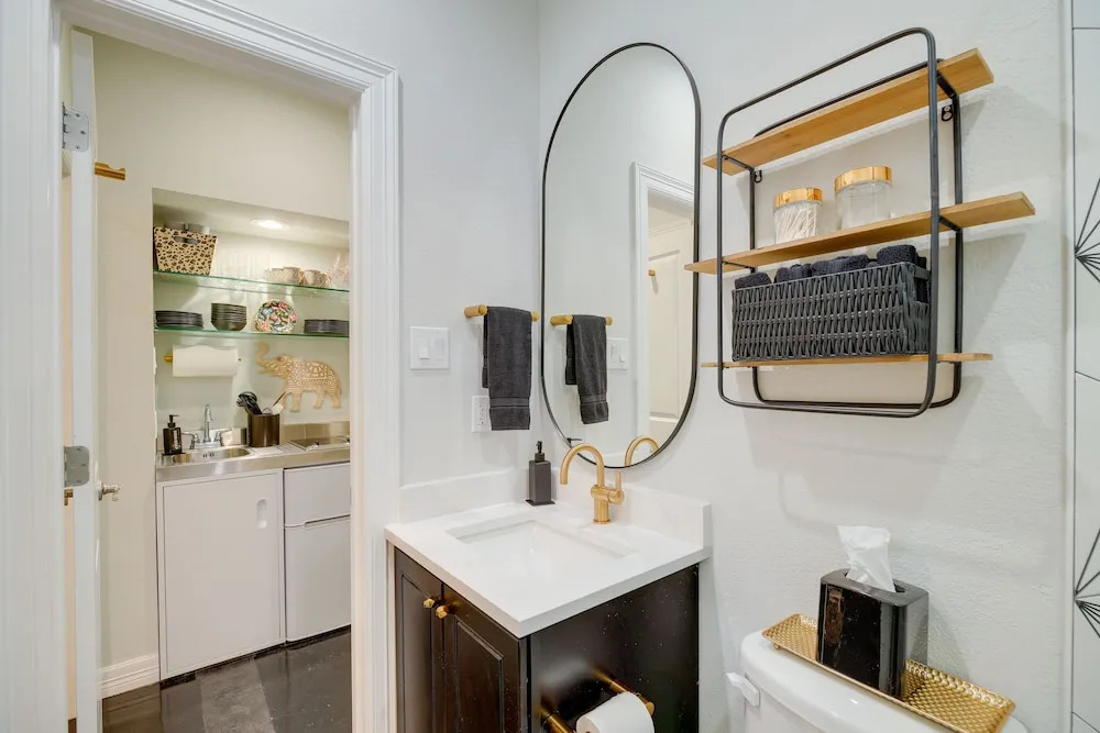 Houston Vacation Rental ~ 1 Mi to Downtown!