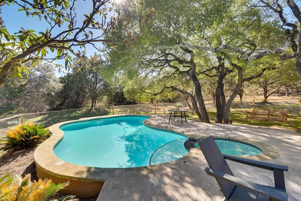 Shaded Getaway with BBQ and Fire Pit in Austin!