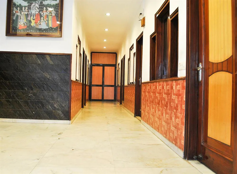 Capital O 2242 Hotel Yuvraj Deluxe