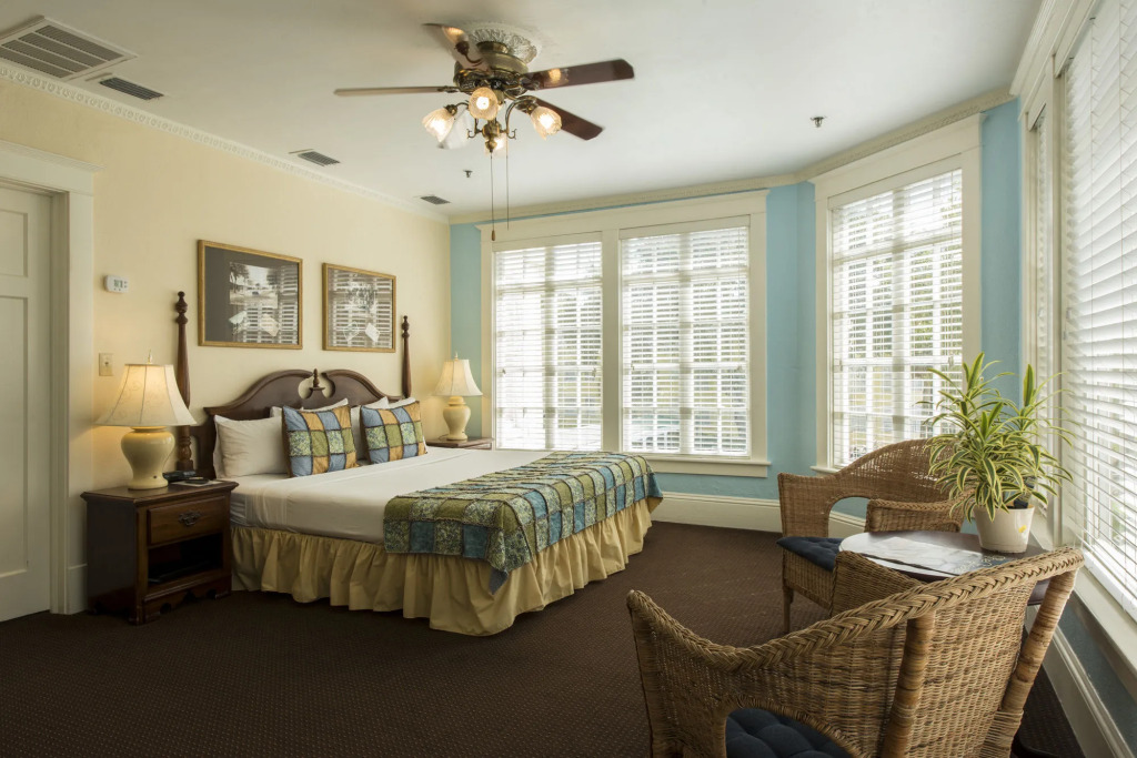 Lakeside Inn on Lake Dora