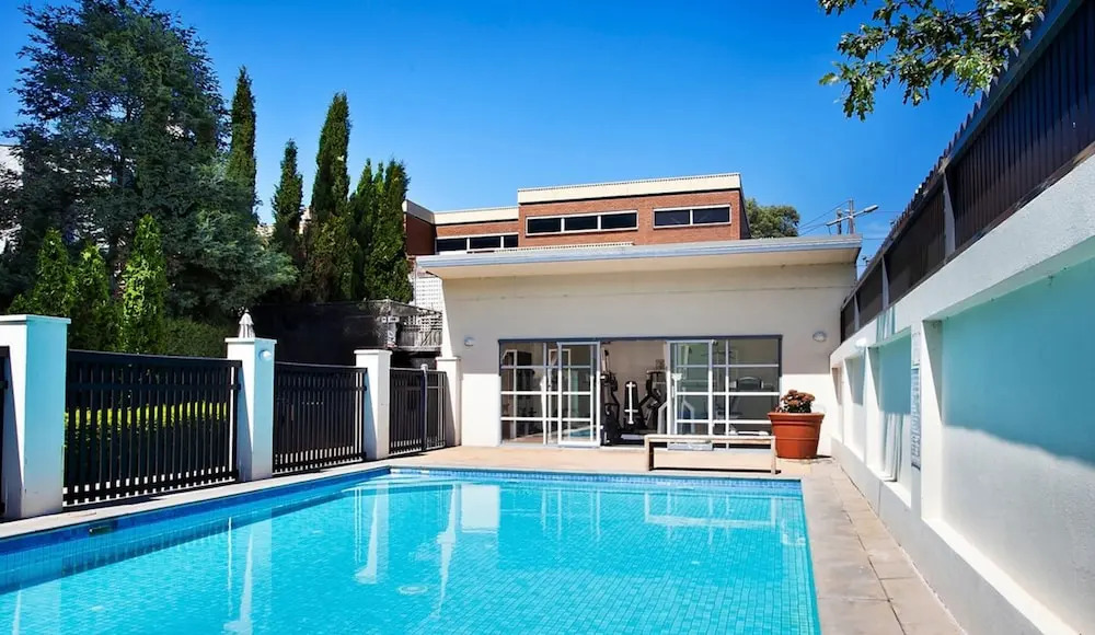 Extra Large 2 Bedroom Apartment in Melbournes Southbank