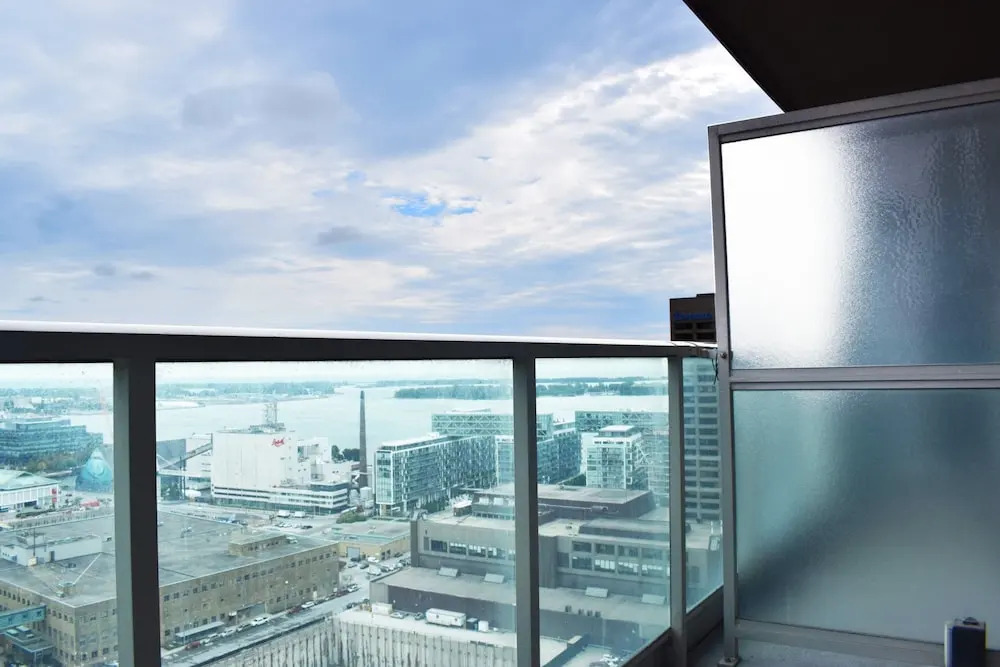 Modern High Rise 1 Bedroom in Downtown Toronto