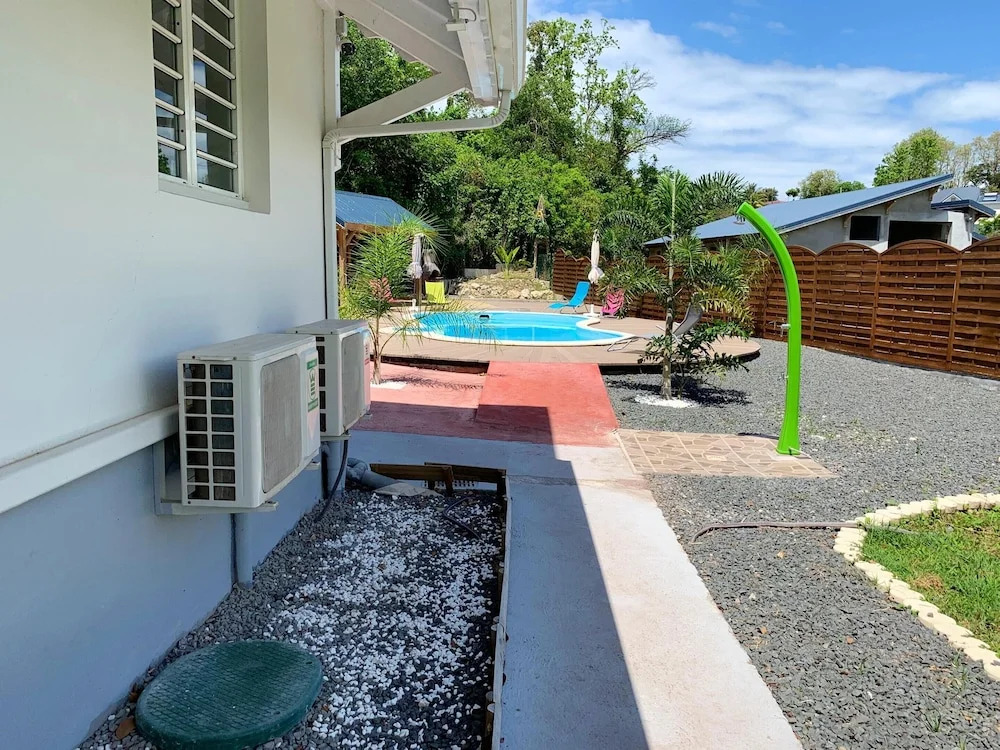 Apartment With one Bedroom in Le Gosier, With Shared Pool, Enclosed Garden and Wifi - 2 km From the Beach