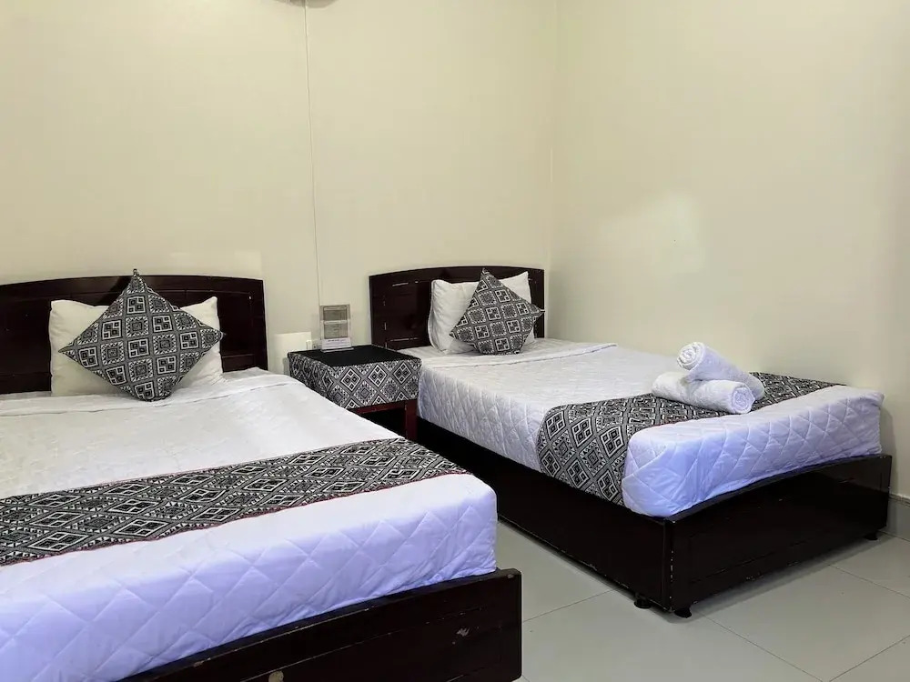Frontier Hostel & Tours