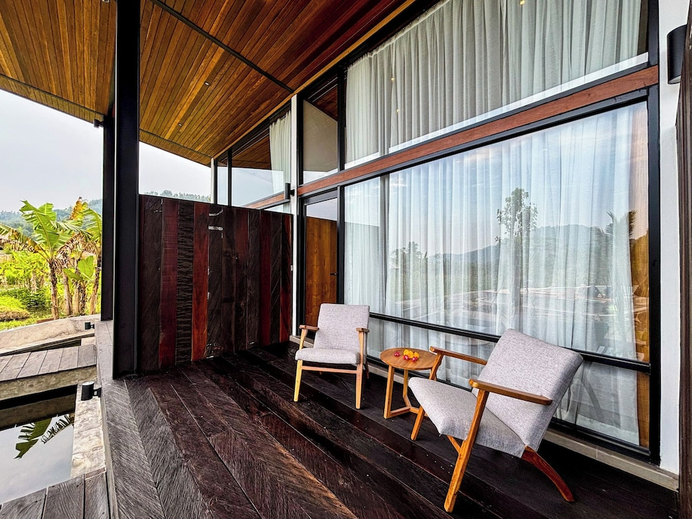 Anandinii Resort Sidemen by AGATA