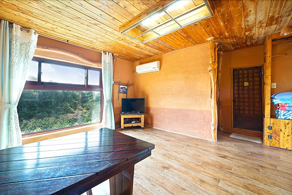 Seogwipo Pyeonwoon Sanjang Pension