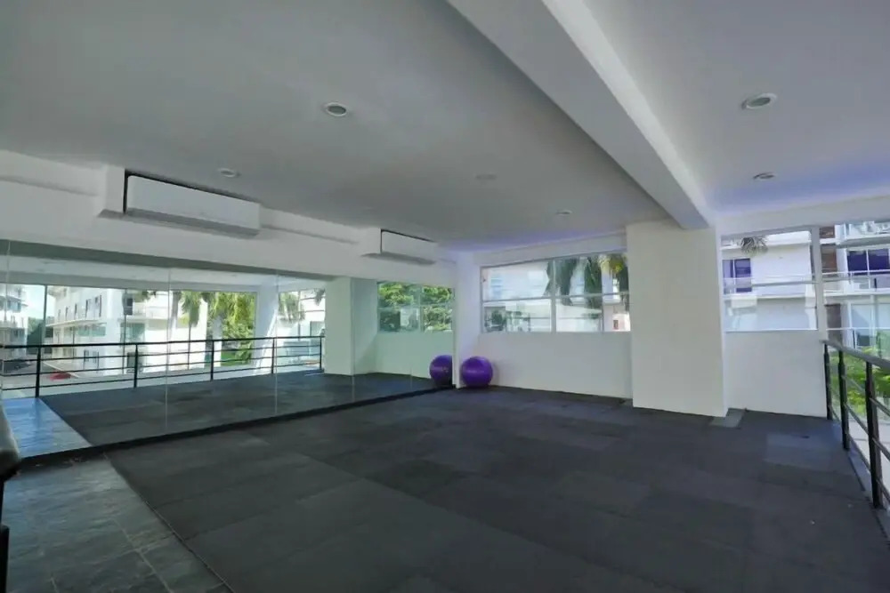 Spacious Condo with Gym & Pool Cancun