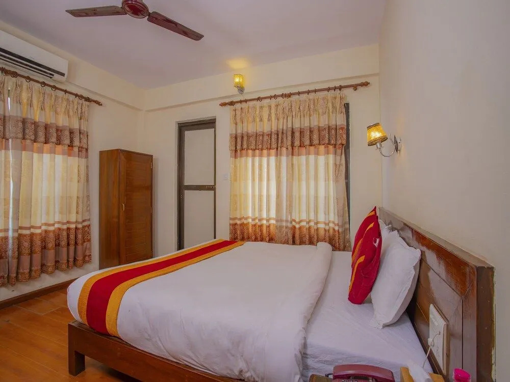 OYO 11454 Hotel Garuda Inn