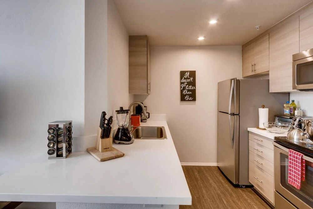 H2 -NEW Gorgeous Downtown San Diego 1 Bedroom + Upstairs Bedroom Loft!