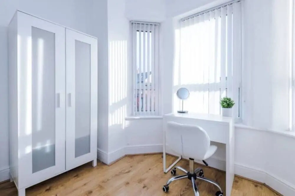 Spacious 4-Bed House Manchester
