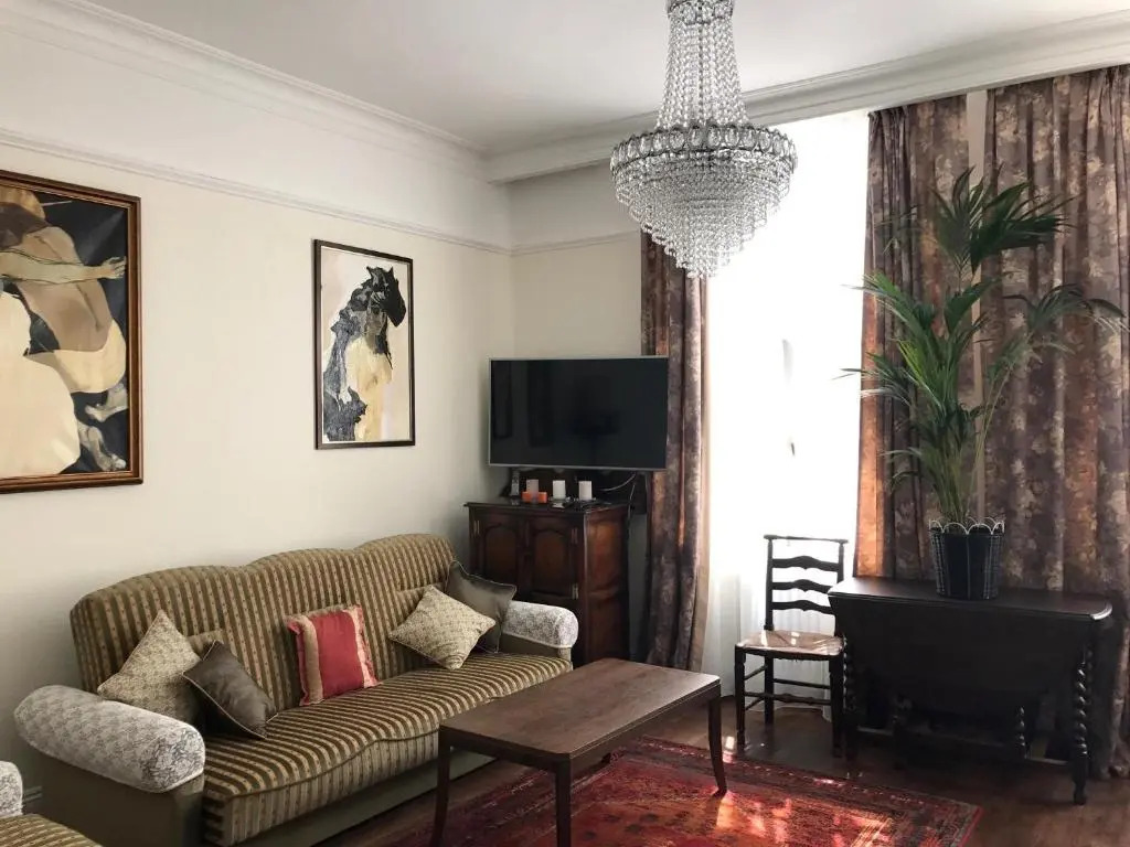 Fahrenheit House Apartment