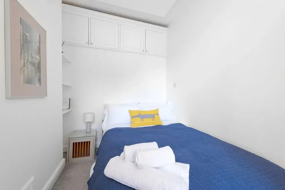 Bright two Bedroom Flat in Fashionable Fulham by Underthedoormat