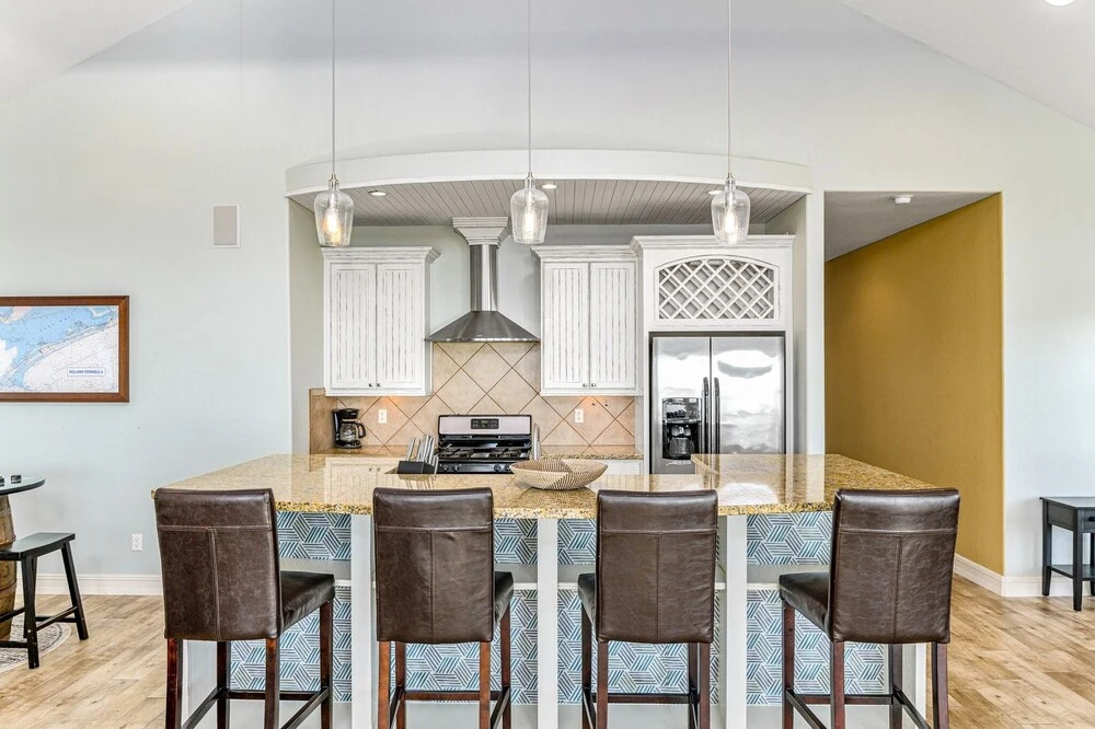 1 Holiday 4 Bedroom Home by RedAwning