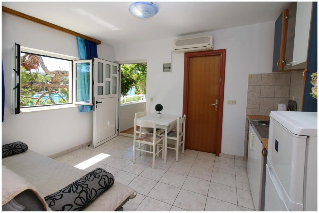 Elvi - Amazing Position & Parking - A1 Mali