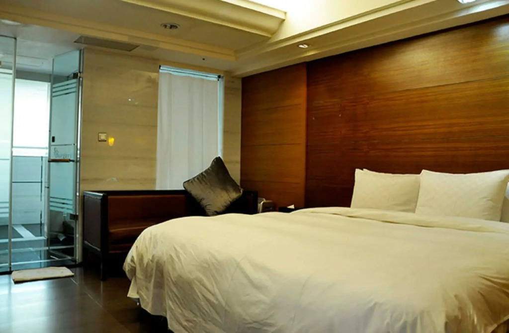 Burgary Hotel
