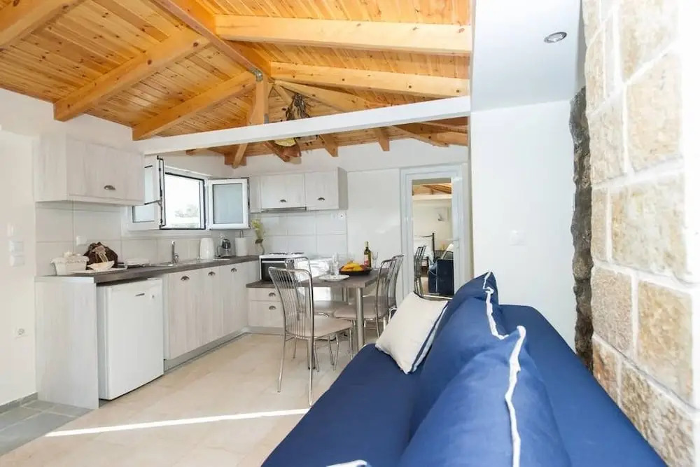 New Hope, studio with pool near the beach