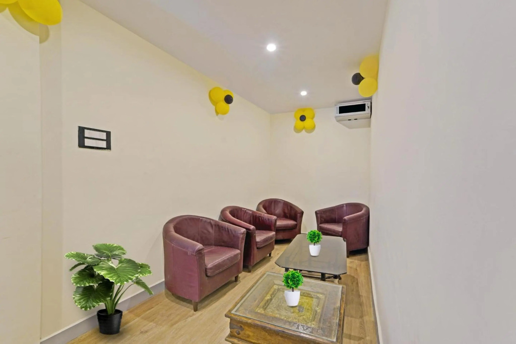 OYO Townhouse 1090 Fantasea Hotels
