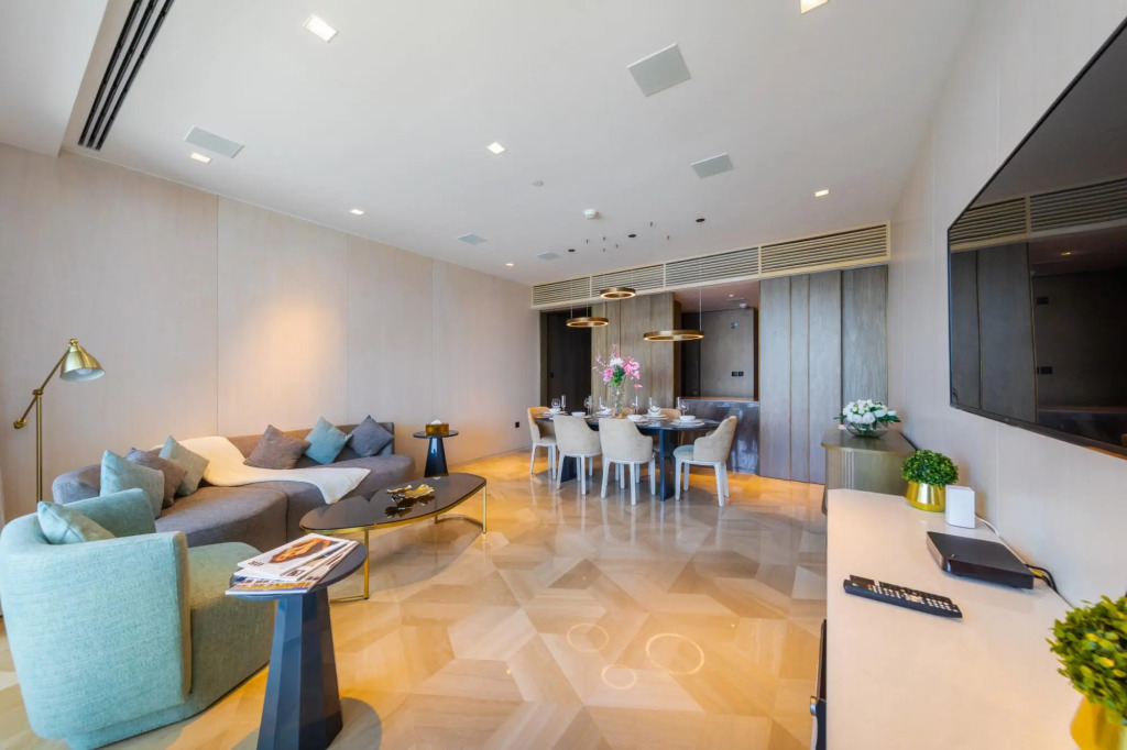 Dxb - Five - 30906 - Pj