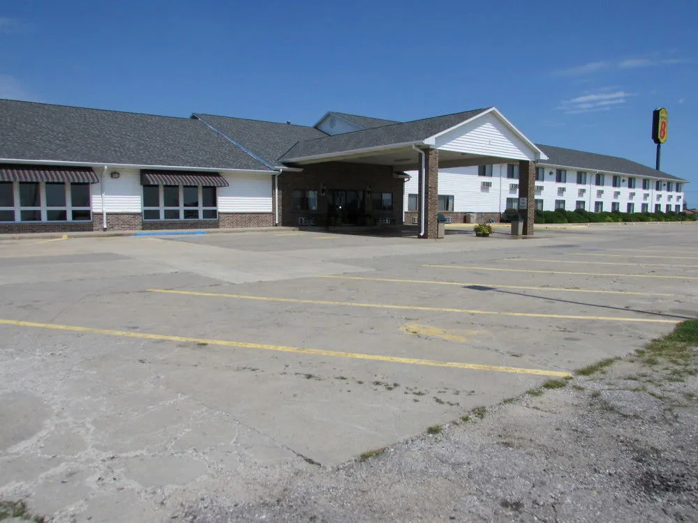 Super 8 Bethany Mo