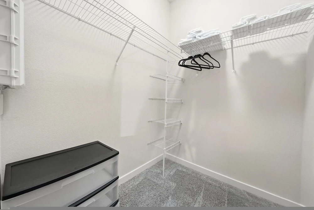 Stylish 2BR w Pool Pet-friendly Unit 13