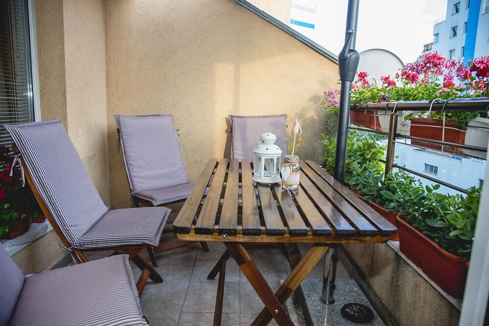 FM Deluxe 2-BDR Apartment with Parking