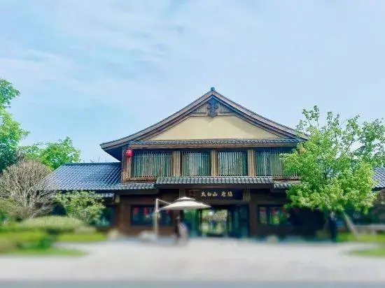 Taibai Mountain Tangzhen Shitang Huasong Hot Spring Resort Hotel