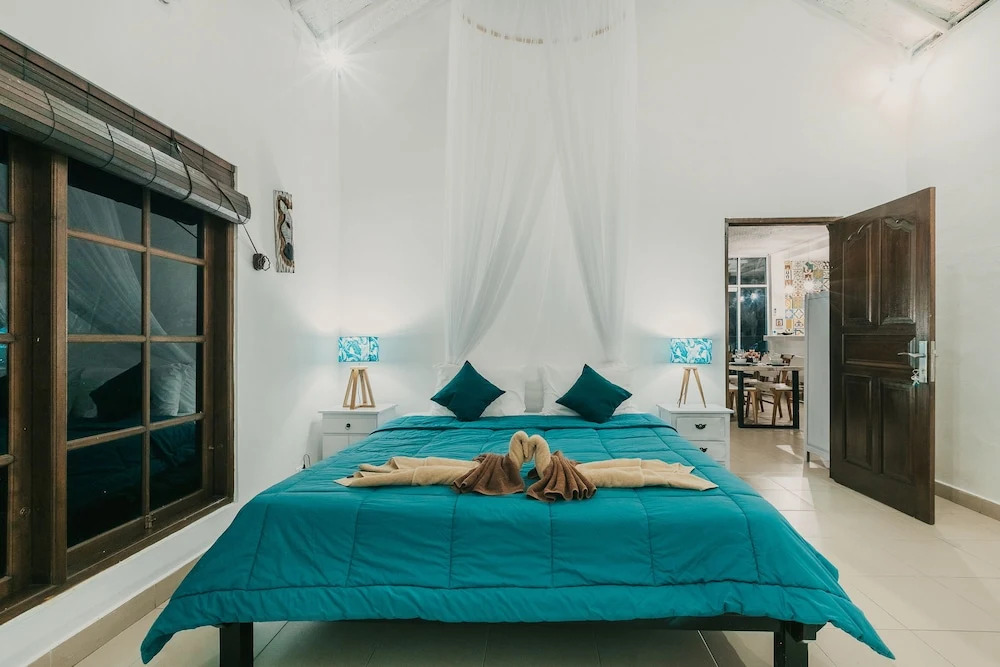Villa Palm Tree