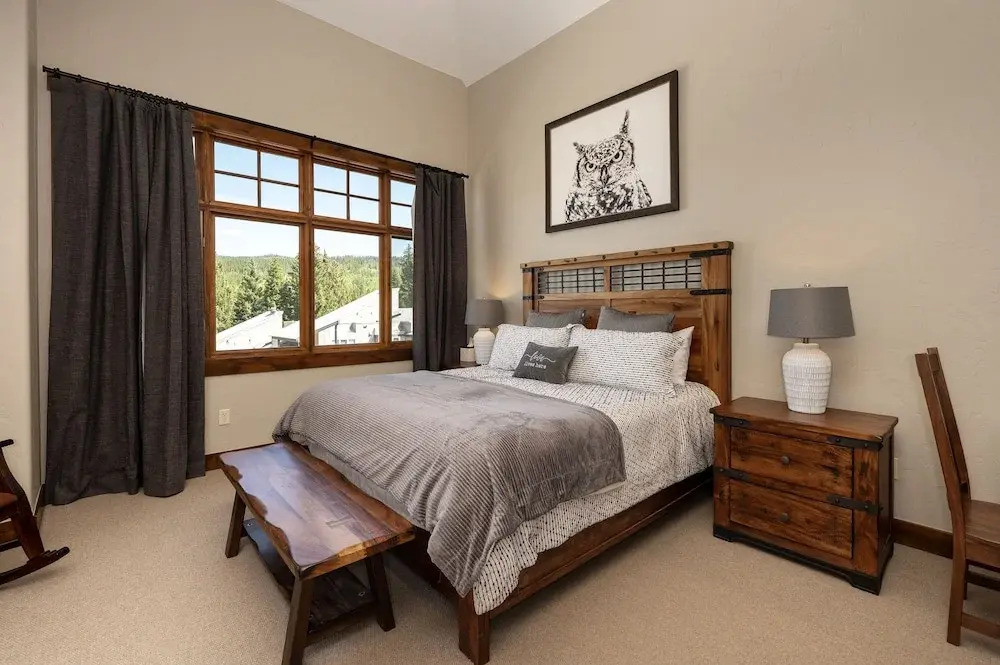 Iron Horse Manor 4 Bedroom Home