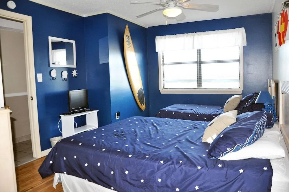 Oceans 708 by RedAwning