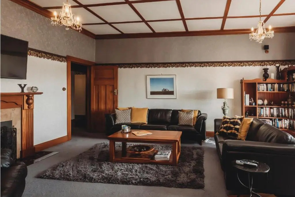 Timata Ora - 7BR family home in prime location