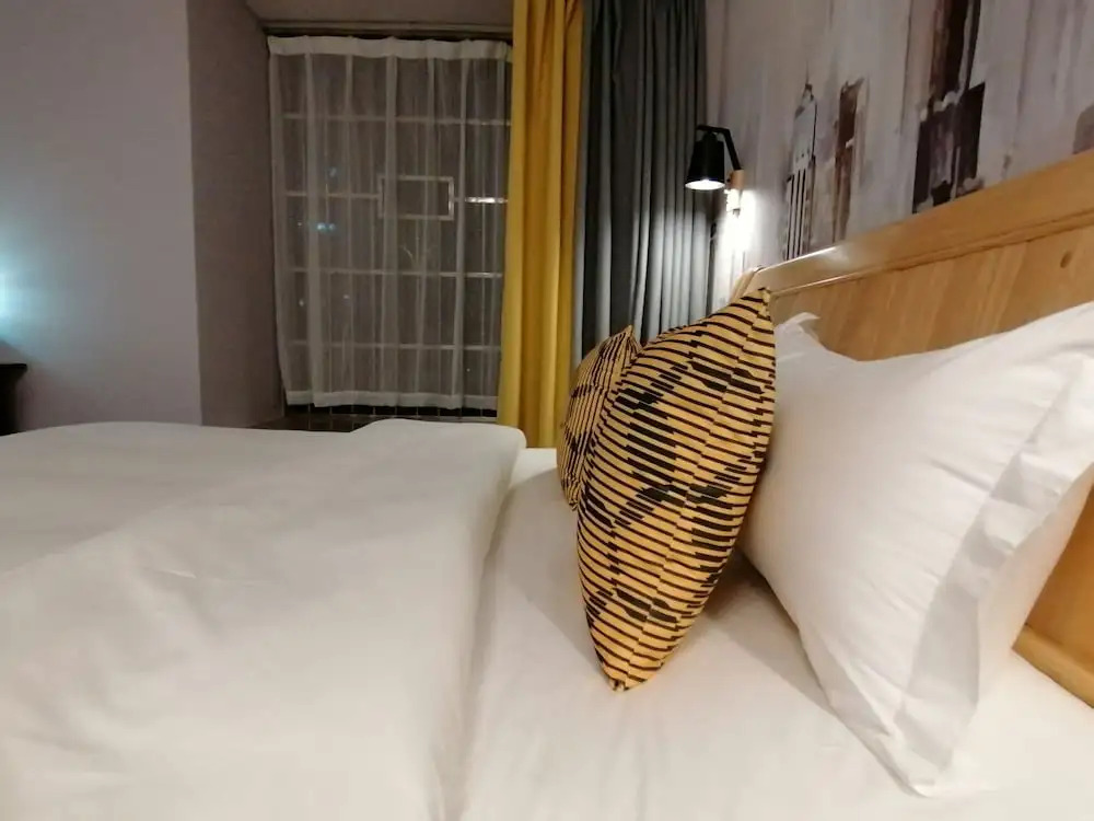 Yiqianshu City Apartment
