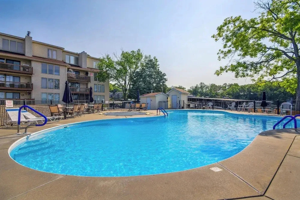 Waterfront Lake Ozark Condo w/ Access To 2 Pools