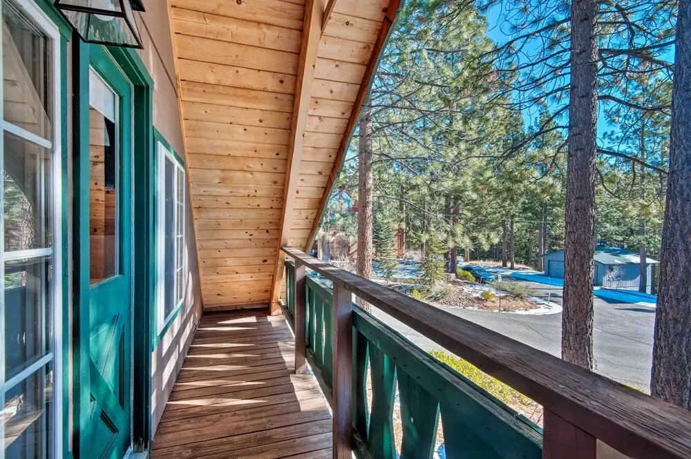 South Lake Tahoe Home w/ Deck & Mountain View!