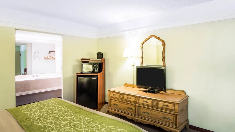 Comfort Inn Midwestern Square