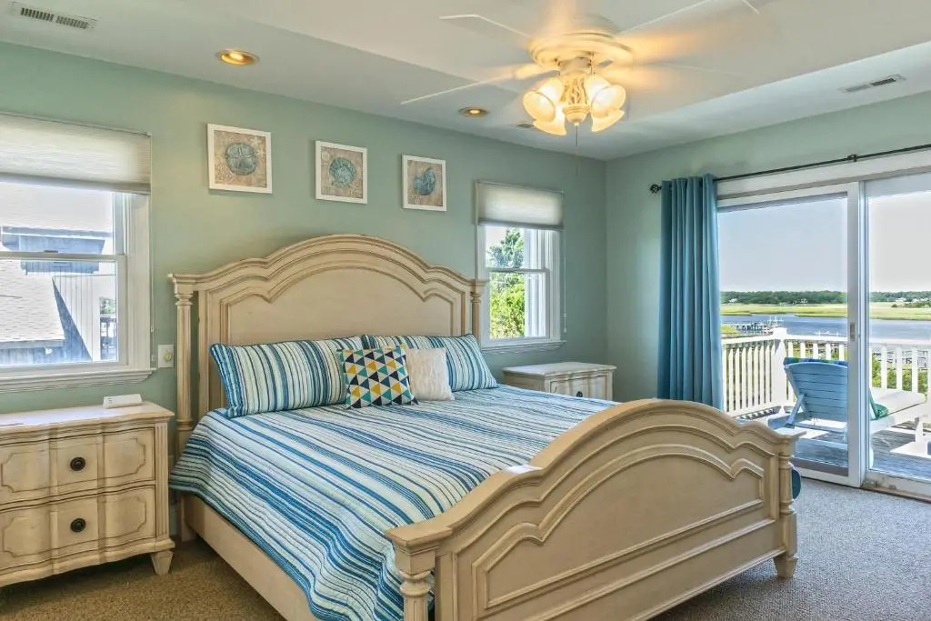 Pier Pleasure by Oak Island Accommodations