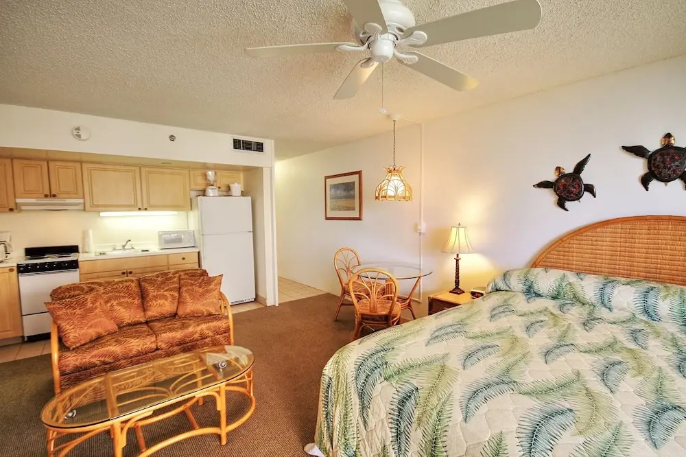 Royal Kahana #319 Studio Bedroom Condo by RedAwning
