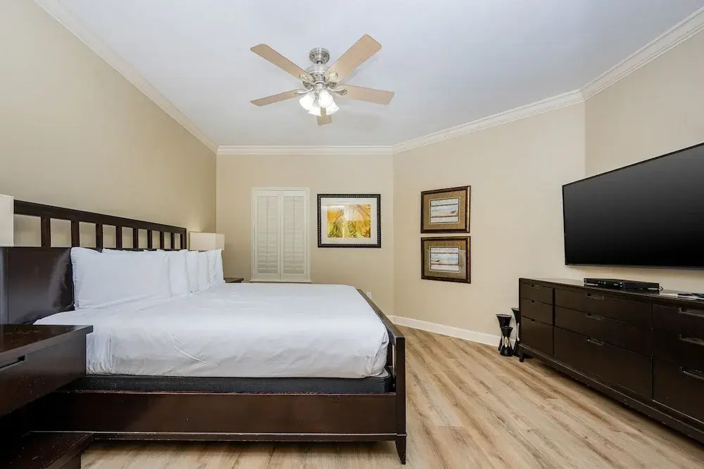 Phoenix Ix 907 2 Bedroom Condo