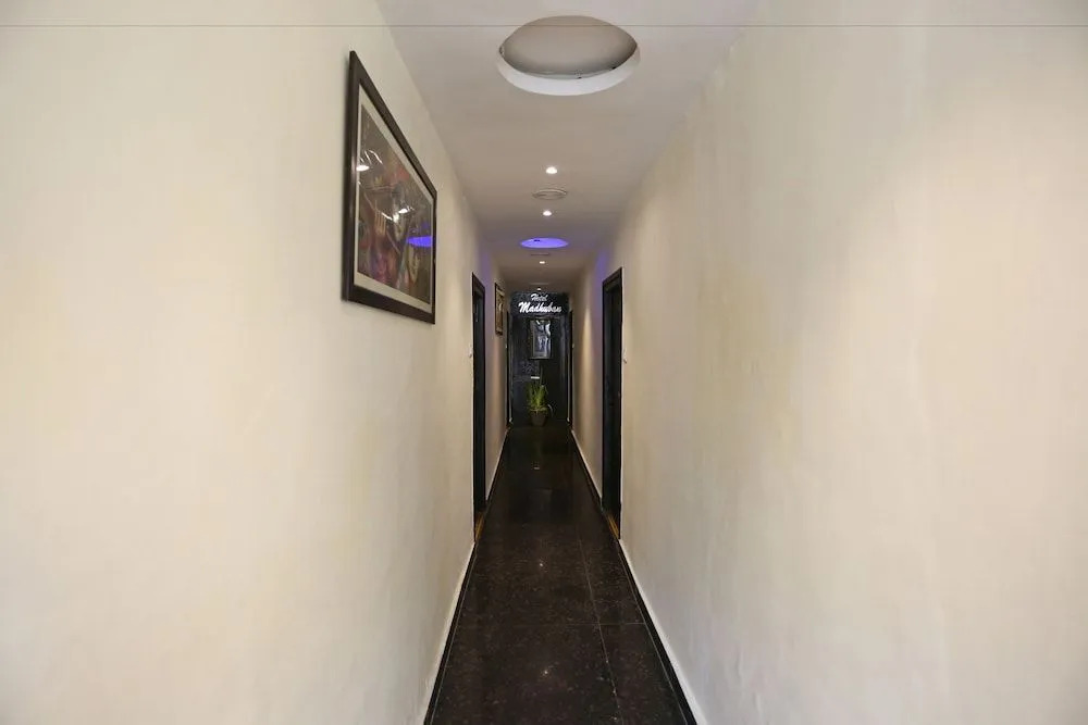 OYO 8077 Hotel Madhuban