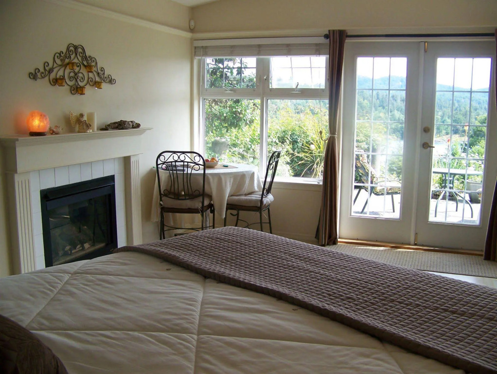 Moonlit Cove B&B