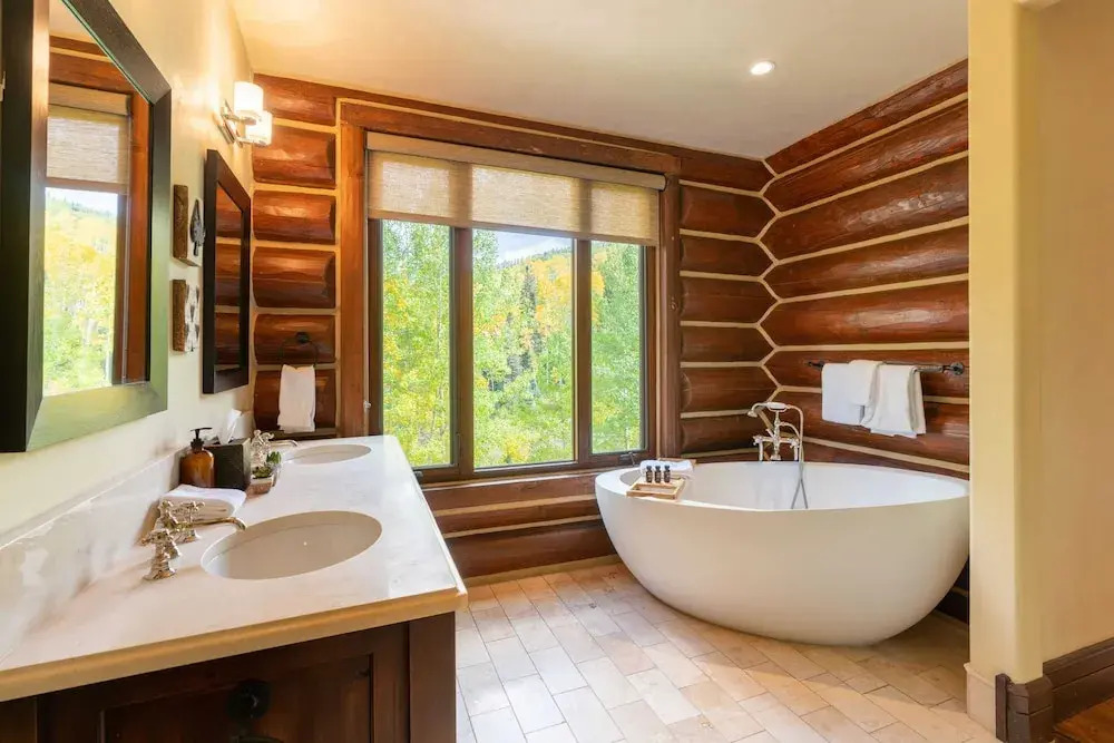 Townhome on the Creek 135 by Avantstay Ski In/ Ski Out Home w/ Hot Tub
