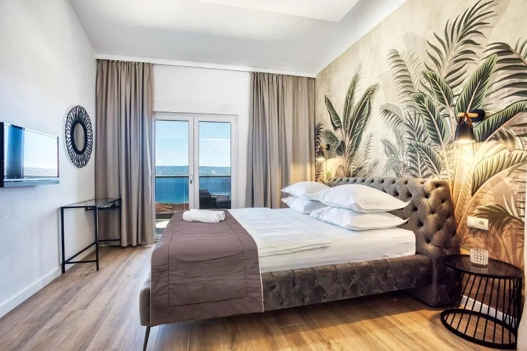 LUXURY VILLA PARADISE 120m from sandy beach, heated pool, billiard, max 12 pax