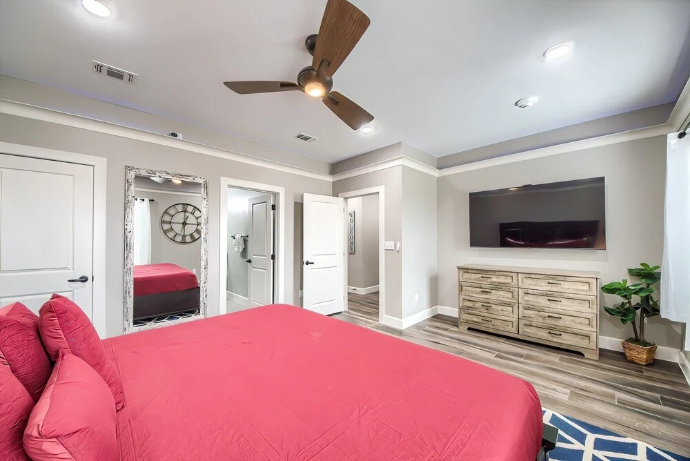 Ag 303 Gruene Penthouse Retreat 4 Bedroom Condo by RedAwning