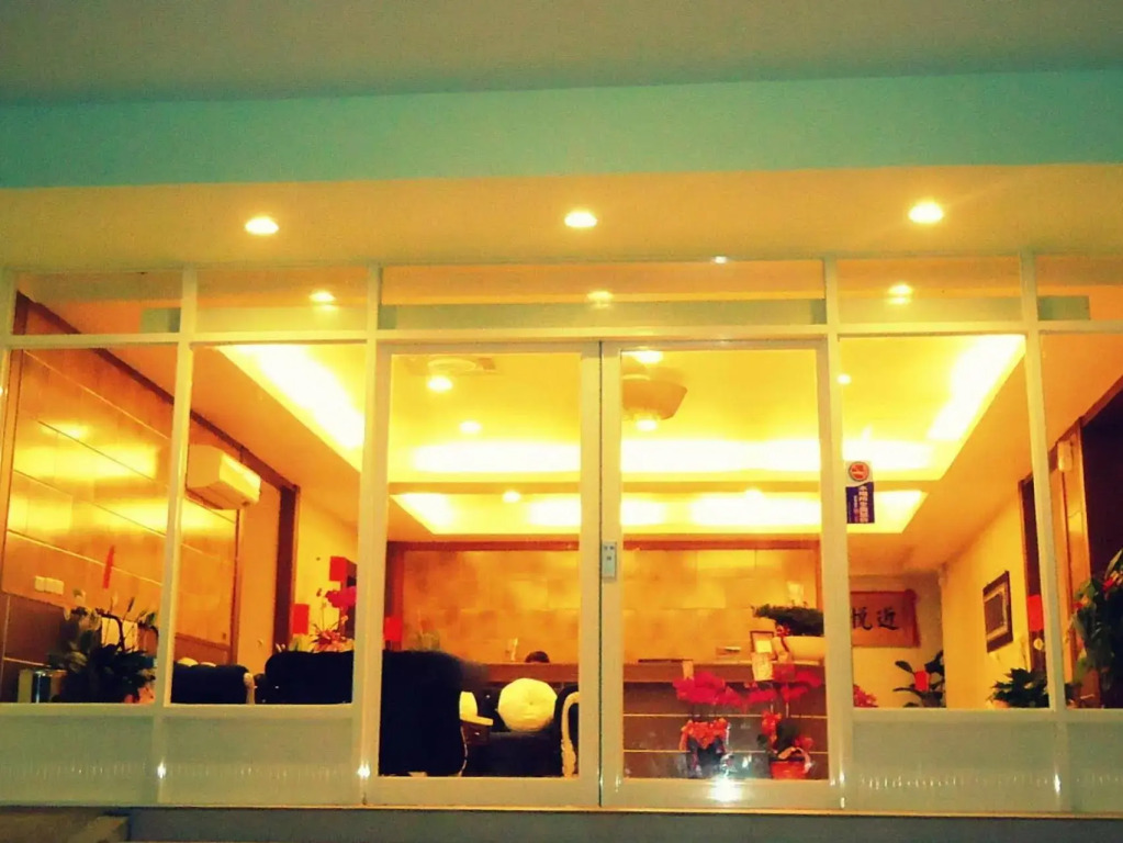 Travel Hero House