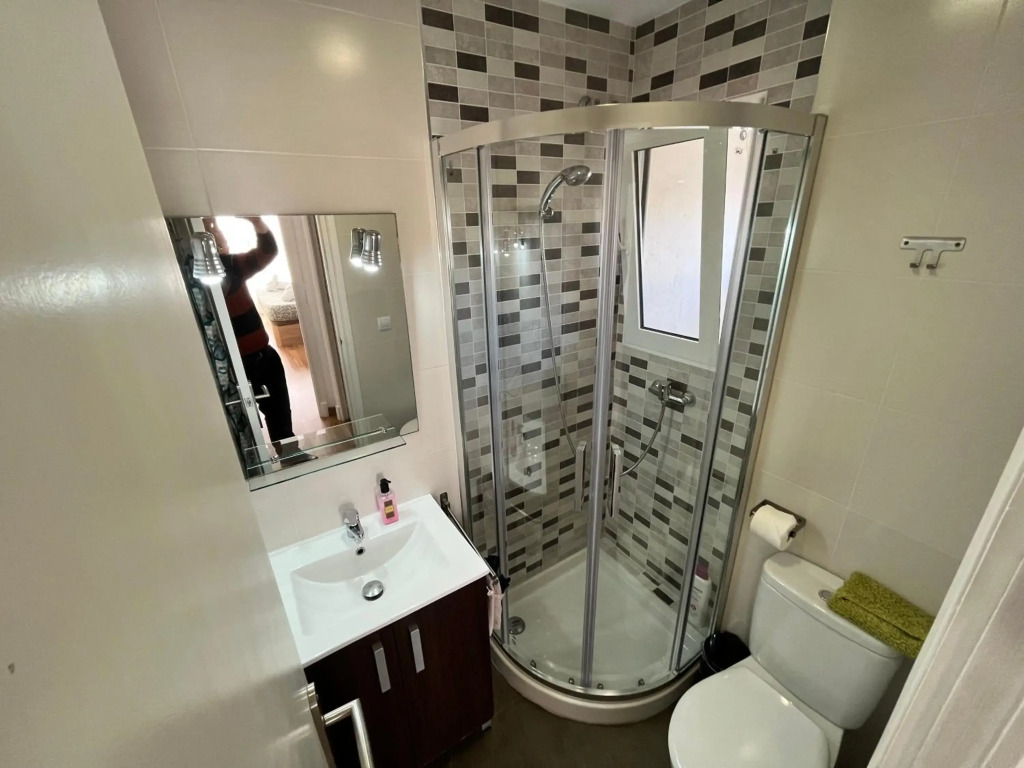 4 BEDROOMS -SENECA Center Apartment