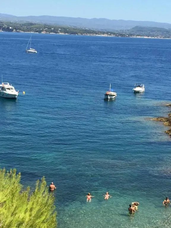 T2 Bonaparte plein centre La Ciotat climatisé