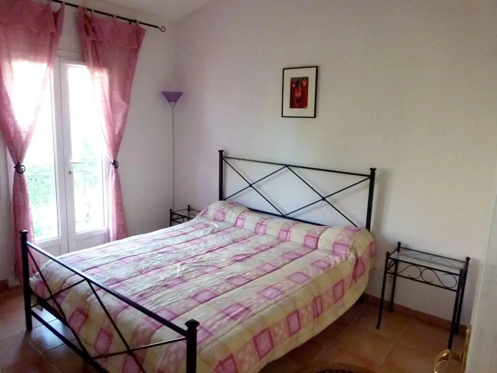 House with 3 Bedrooms in Sainte-Maxime, with Wonderful Mountain View, Enclosed Garden And Wifi - 200 M From the Beach