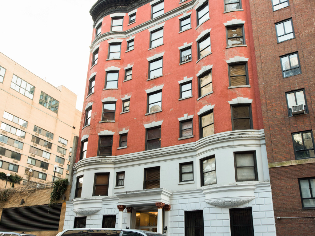 Royal Park Hotel & Hostel