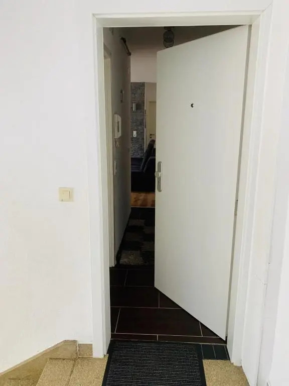 Drei Zimmer Apartment am Rhein
