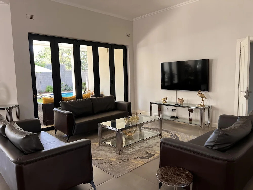 Victoria Falls Estate Villa - 2274